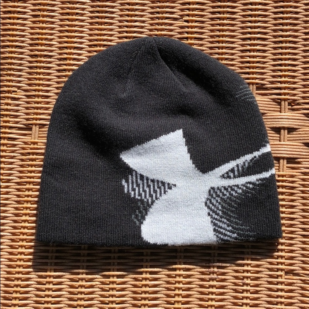 Youth Under Armour beanie